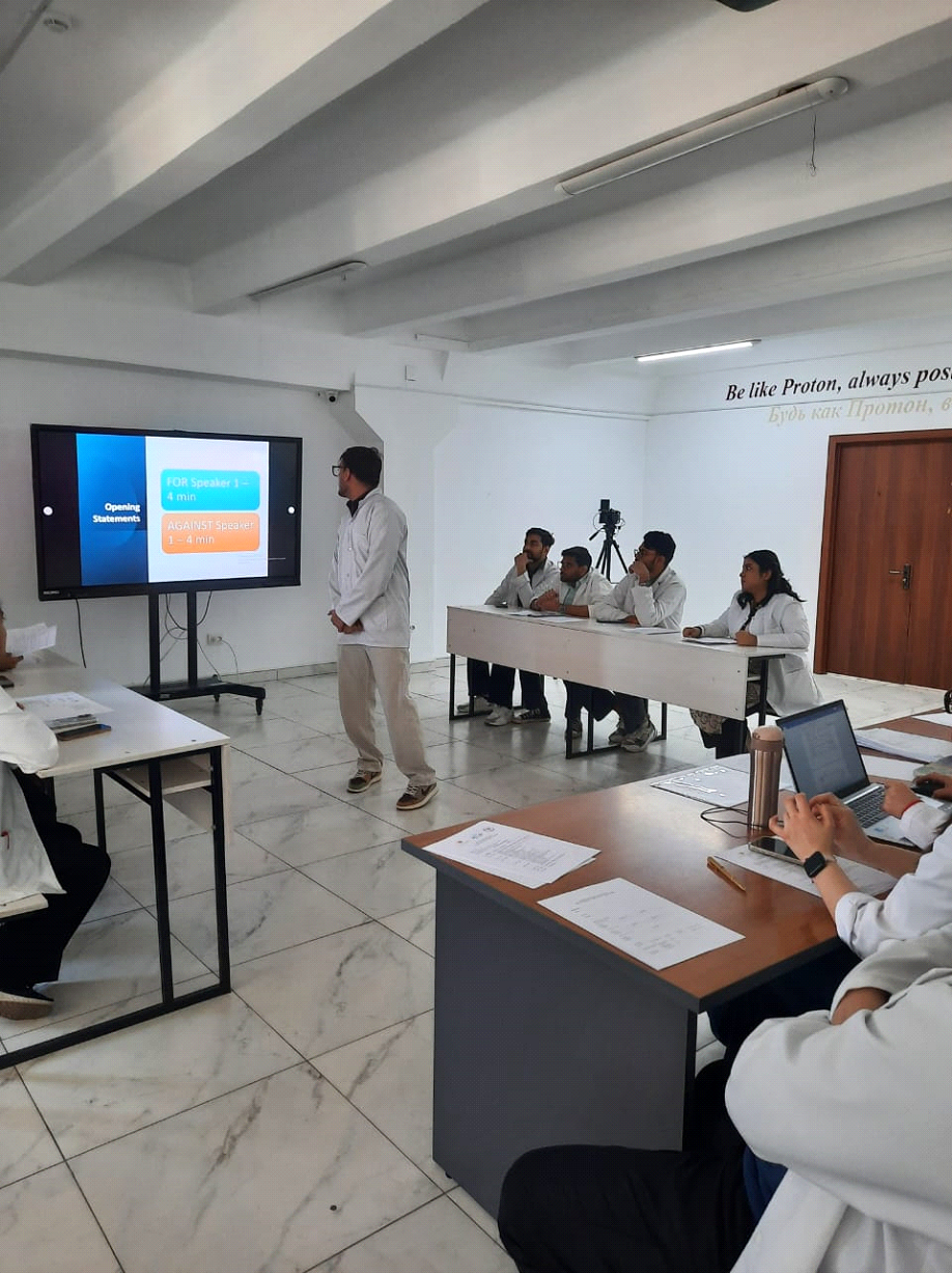 BMMI Held Student Debates on Controversial Issues in Modern Medicine 3